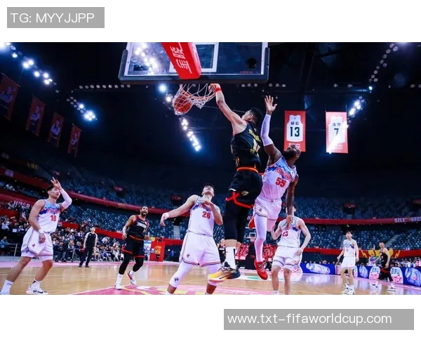 雷霆与鹈鹕激战正酣2月27日精彩对决引发球迷热议